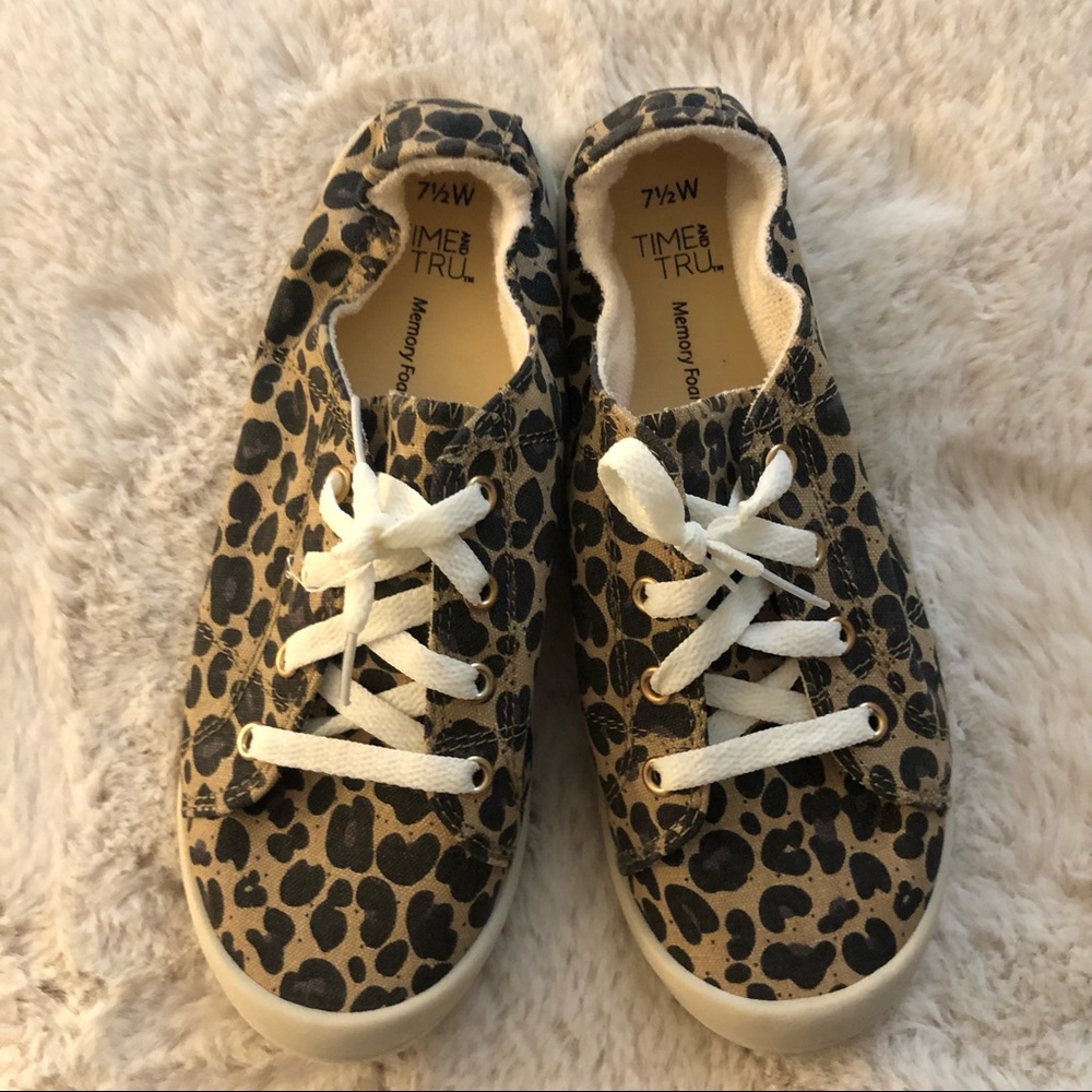 Time and Tru memory foam shoes